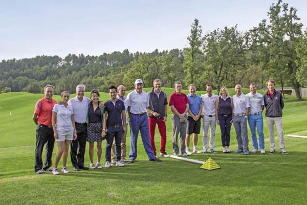 David Leadbetter with pupils